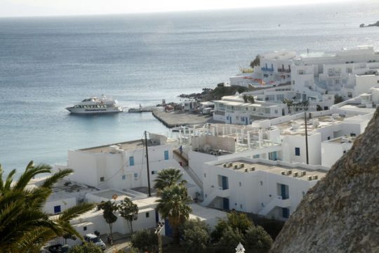 Μύκονο και Σαντορίνη… Τσιγγάνος δεν θα μείνει;