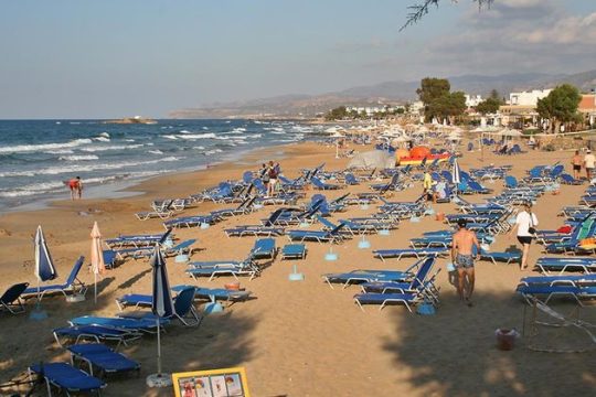 Τους έδιωξε επειδή ήταν από τη «Μακεδονία»