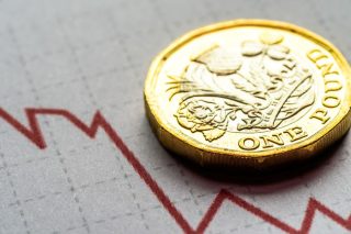 Καταρρέει η βρετανική στερλίνα