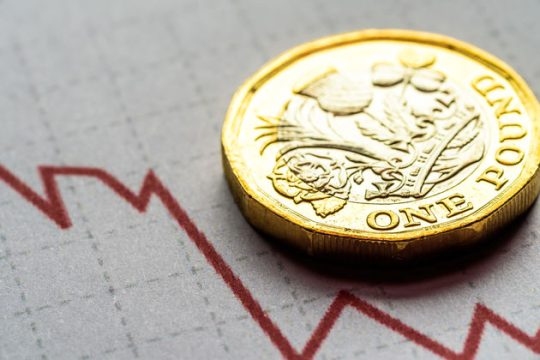 Καταρρέει η βρετανική στερλίνα