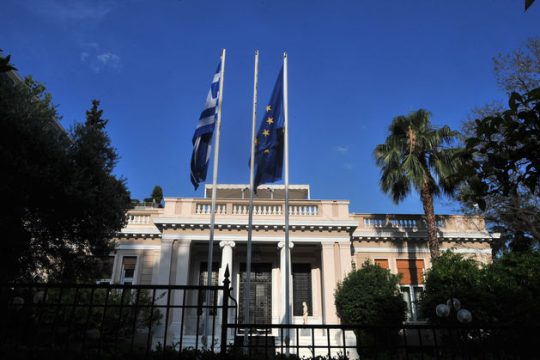 Με δεκατρία νέα πρόσωπα ο ανασχηματισμός