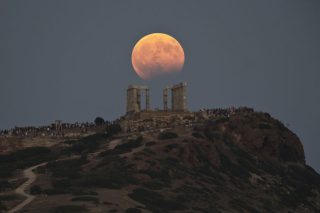 Κάτω από την αυγουστιάτικη πανσέληνο