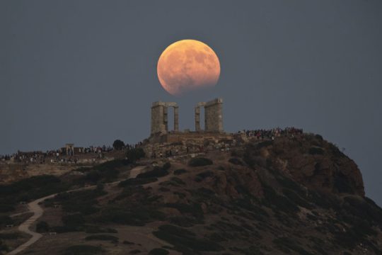 Κάτω από την αυγουστιάτικη πανσέληνο