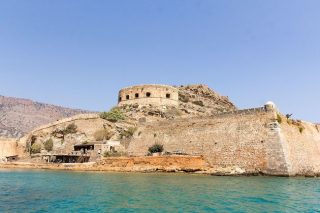 Χωρίς νυχτοφύλακες, χωρίς ηλεκτρικό, αλλά με μεγάλες εισπράξεις