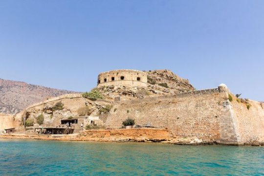 Χωρίς νυχτοφύλακες, χωρίς ηλεκτρικό, αλλά με μεγάλες εισπράξεις