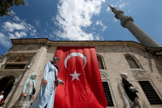 Εγώ Χριστό, εσύ Αλλάχ…