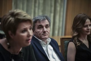 Μία γραμμή από κυβέρνηση και κόμματα