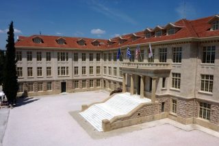 Ξαναζεσταίνουν την αθλιότητα με την εκδικητική απόλυση