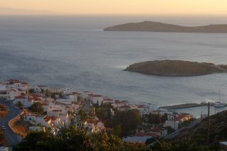 Προσάραξη του «Andros Jet» στο λιμάνι της Άνδρου