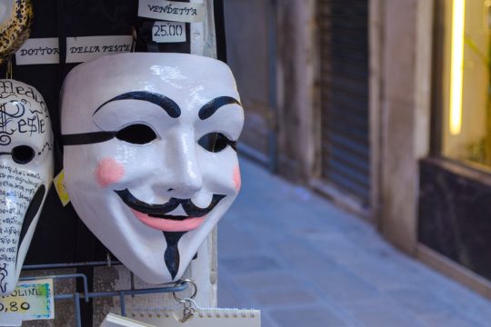 Οι Anonymous Greece «έριξαν» την ιστοσελίδα της ΔΕΗ