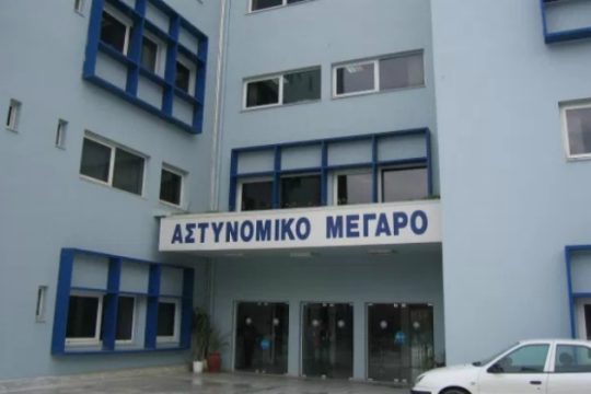 Αλλοδαπός αυτοπυρπολήθηκε μπροστά στο Αστυνομικό Μέγαρο Χανίων