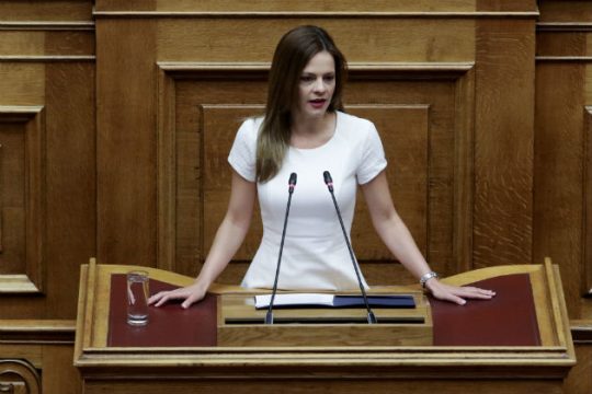 Με τροπολογία η αύξηση μισθών