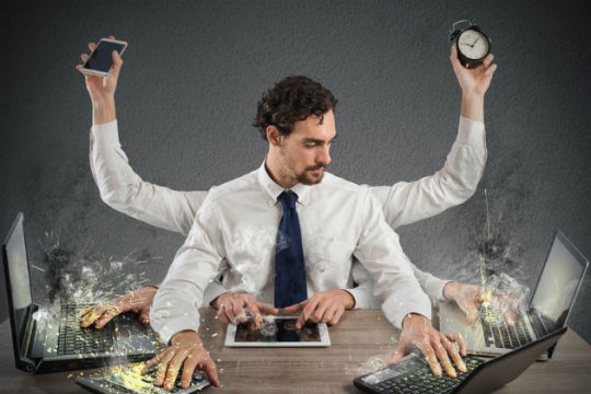 Υπερ-εργασία, ο νέος κίνδυνος για την υγεία και την οικονομία