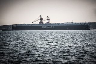 Διακόπηκε προσωρινά η λειτουργία της πλωτής δεξαμενής της Cosco