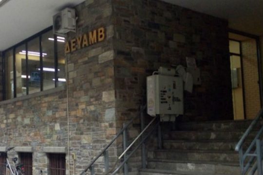 Σε αρένα μετατράπηκε η αίθουσα του Δημοτικού Συμβουλίου Βόλου