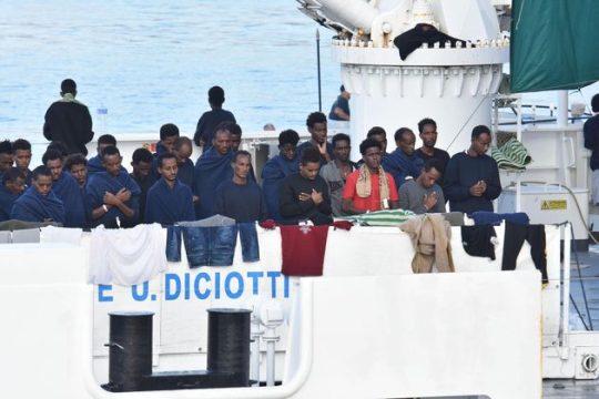 Ο μεγάλος εκβιασμός στις πλάτες των προσφύγων