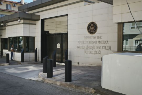 Επίθεση έξω από την πρεσβεία των ΗΠΑ στην Άγκυρα