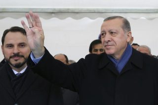 Η τουρκική οικονομία στο χείλος του γκρεμού