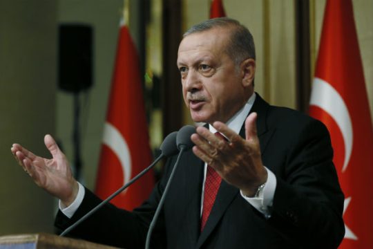 Bloomberg: Διάσωση από ΔΝΤ και capital controls στην Τουρκία;