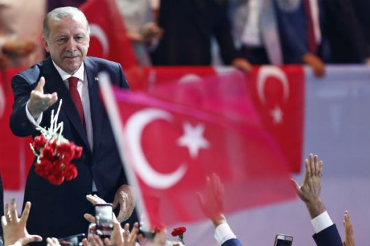 Ο Ερντογάν προκαλεί τους οίκους αξιολόγησης