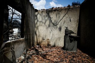 «Αφήστε μας να πενθήσουμε»