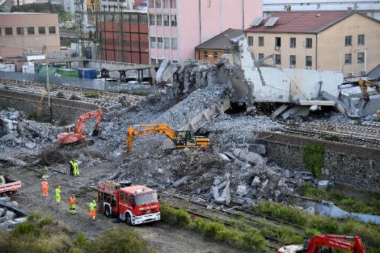 Εντείνονται οι προσπάθειες για εύρεση επιζώντων