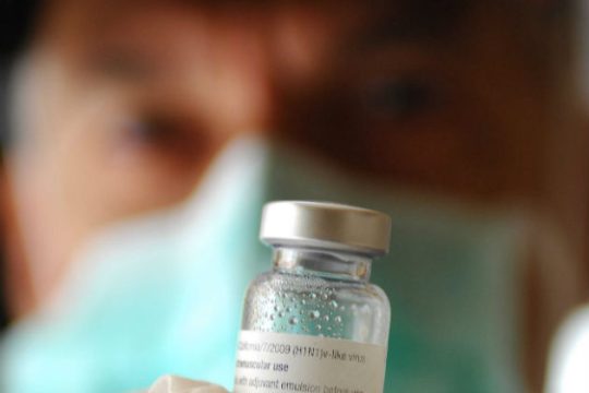 Να εμβολιαστούμε κατά της συνωμοσιολογικής σκέψης