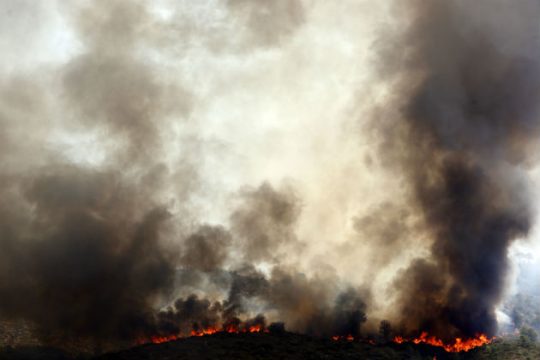 Υπό έλεγχο η πυρκαγιά στην Πορτογαλία, «σταθερή» στην Ισπανία