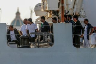 Βουλευτής της Αριστεράς εκθέτει την ιταλική ακτοφυλακή