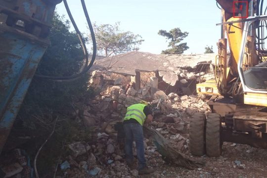 Ξεκίνησε η κατεδάφιση αυθαίρετων κτισμάτων στην Αττική