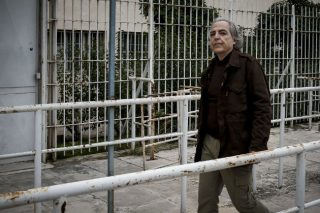 Μία σιδερένια μπάλα στο πόδι του Κουφοντίνα