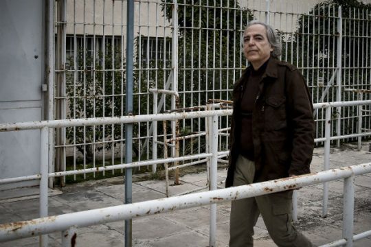 Μία σιδερένια μπάλα στο πόδι του Κουφοντίνα