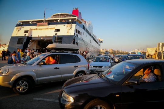 Αδειούχοι και εκδρομείς εγκαταλείπουν την Αθήνα