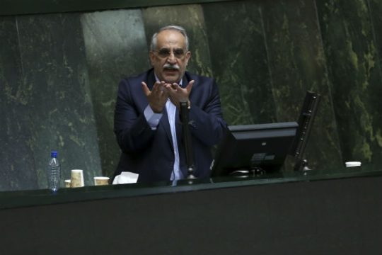 Αποπομπή του Ιρανού υπουργού Οικονομικών, χτύπημα στον Ροχανί