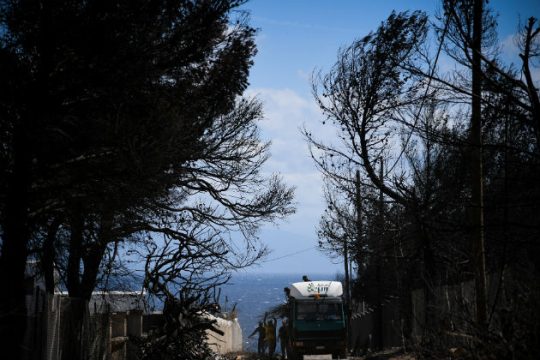 Συλλογή υλικών για τους πυρόπληκτους και τους αλληλέγγυους