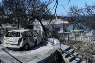 Εκτακτο βοήθημα δύο συντάξεων στους πυρόπληκτους