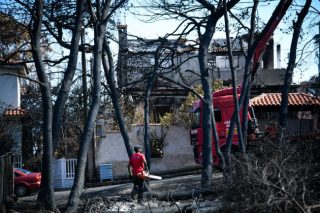 Στους 97 οι νεκροί από την πυρκαγιά στο Μάτι