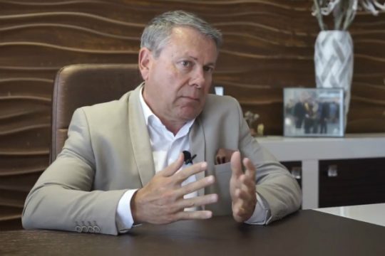 Μιχάλης Βλατάκης: «Πανάκριβο το αεροδρόμιο στο Καστέλλι»