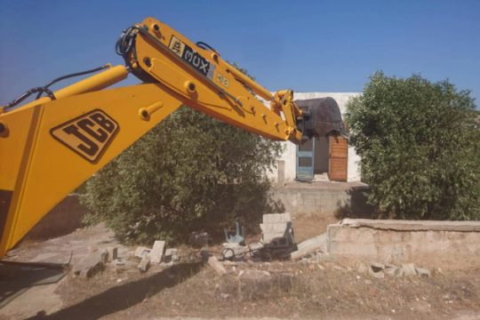 Στην παραλιακή οι πρώτες κατεδαφίσεις αυθαιρέτων