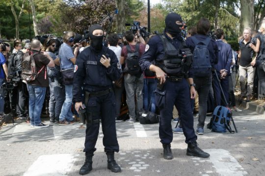 Αιματηρή επίθεση με μαχαίρι στο Παρίσι