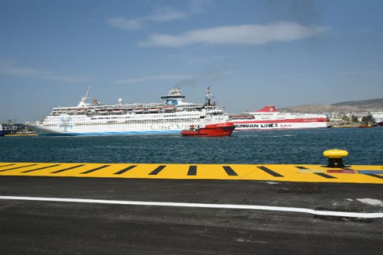 Επίθεση σε συνδικαλιστή καταγγέλλουν εργαζόμενοι στις προβλήτες της Cosco