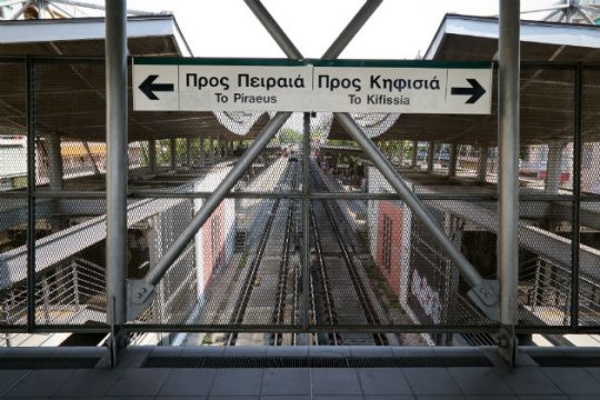 Νεκρός στις ράγες του ηλεκτρικού στα Πετράλωνα