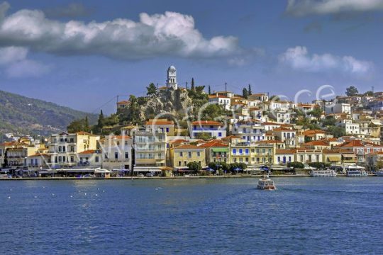 Και από στεριά και από θάλασσα