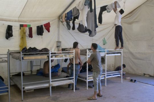 Αστυνομικοί χτυπούν και κλέβουν πρόσφυγες στα σύνορα της Κροατίας