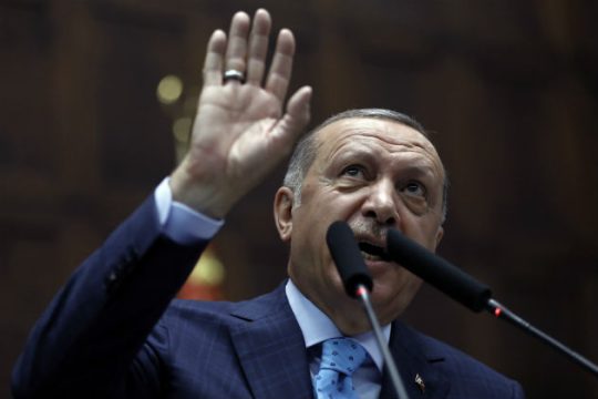 Επίσημη προσφυγή στον ΠΟΕ για τους αμερικανικούς δασμούς