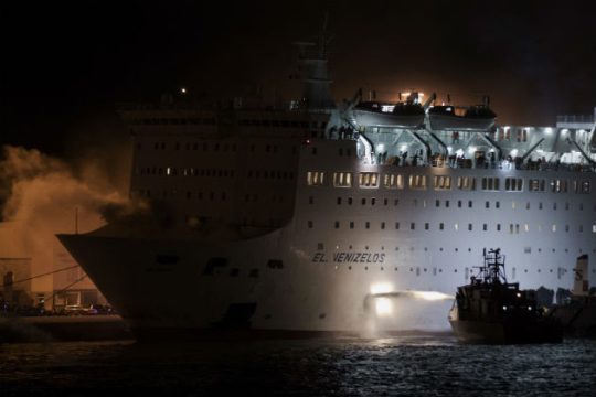 Ο απεγκλωβισμός φορτηγών καθοριστικός για το σβήσιμο της φωτιάς