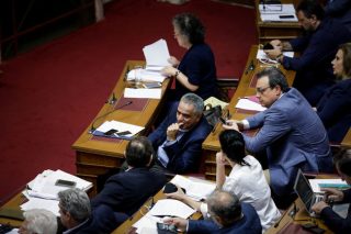 Σχεδόν ομόφωνα υπερψηφίστηκαν τα μέτρα στήριξης