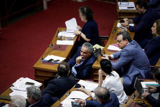 Σχεδόν ομόφωνα υπερψηφίστηκαν τα μέτρα στήριξης