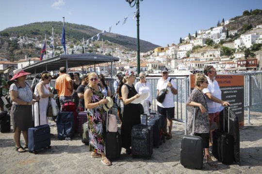 Διευκρινίσεις του υπ. Ναυτιλίας για τα δρομολόγια στην Ύδρα