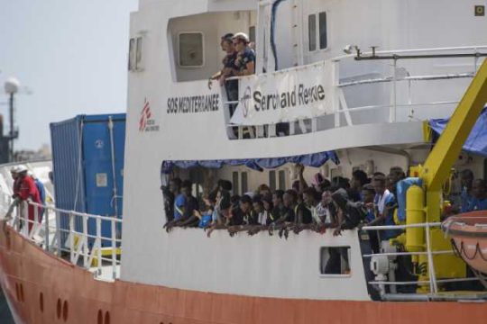 Ρίχνει άγκυρα στη Μασσαλία το Aquarius